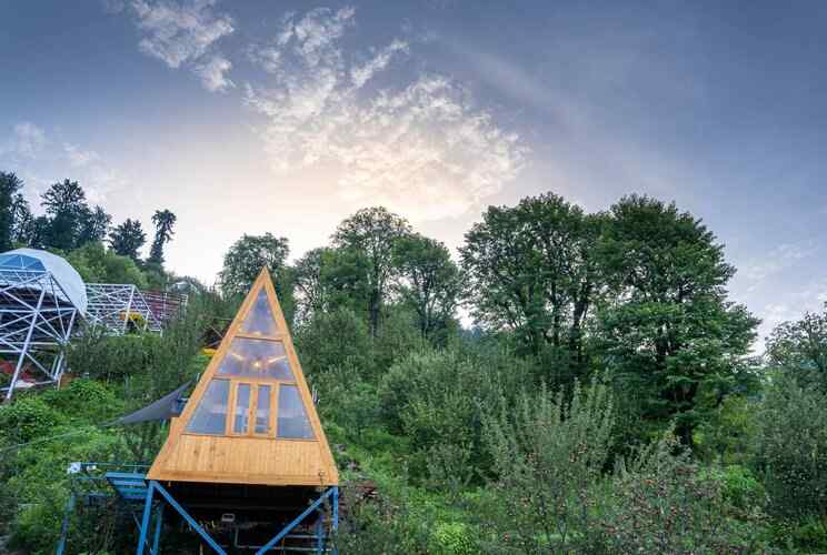 Lush Sky Glamp, Manali Himachal Pradesh | video