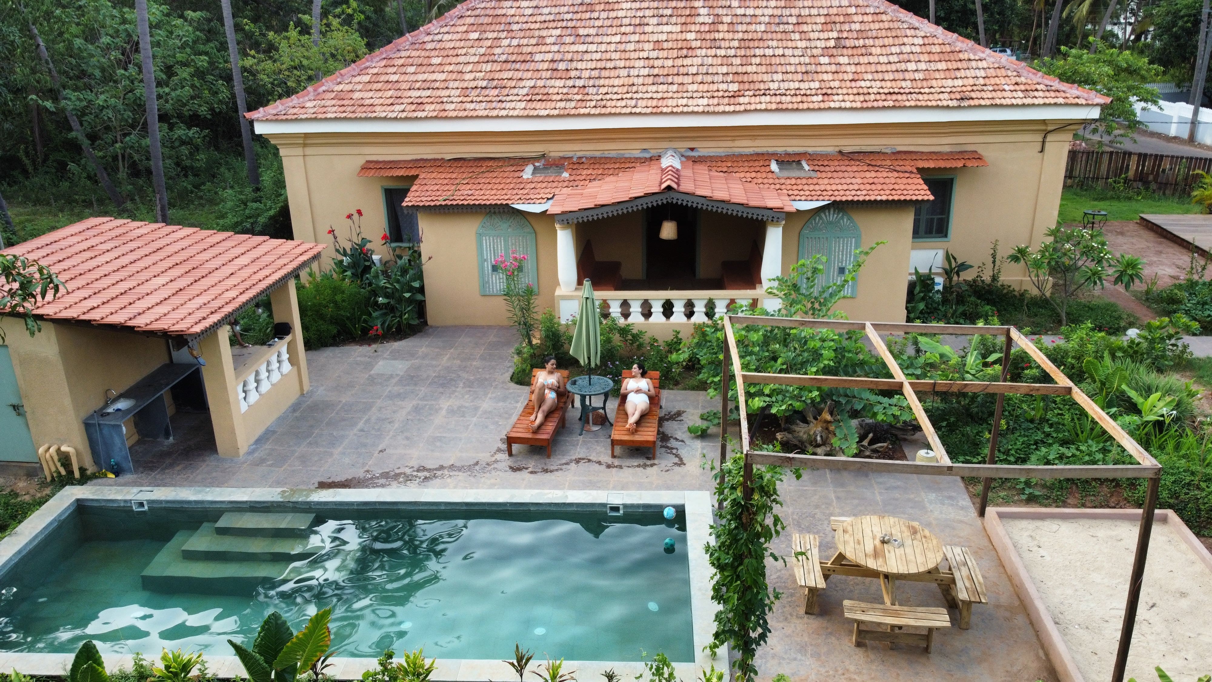 Tropical Abode-image-3