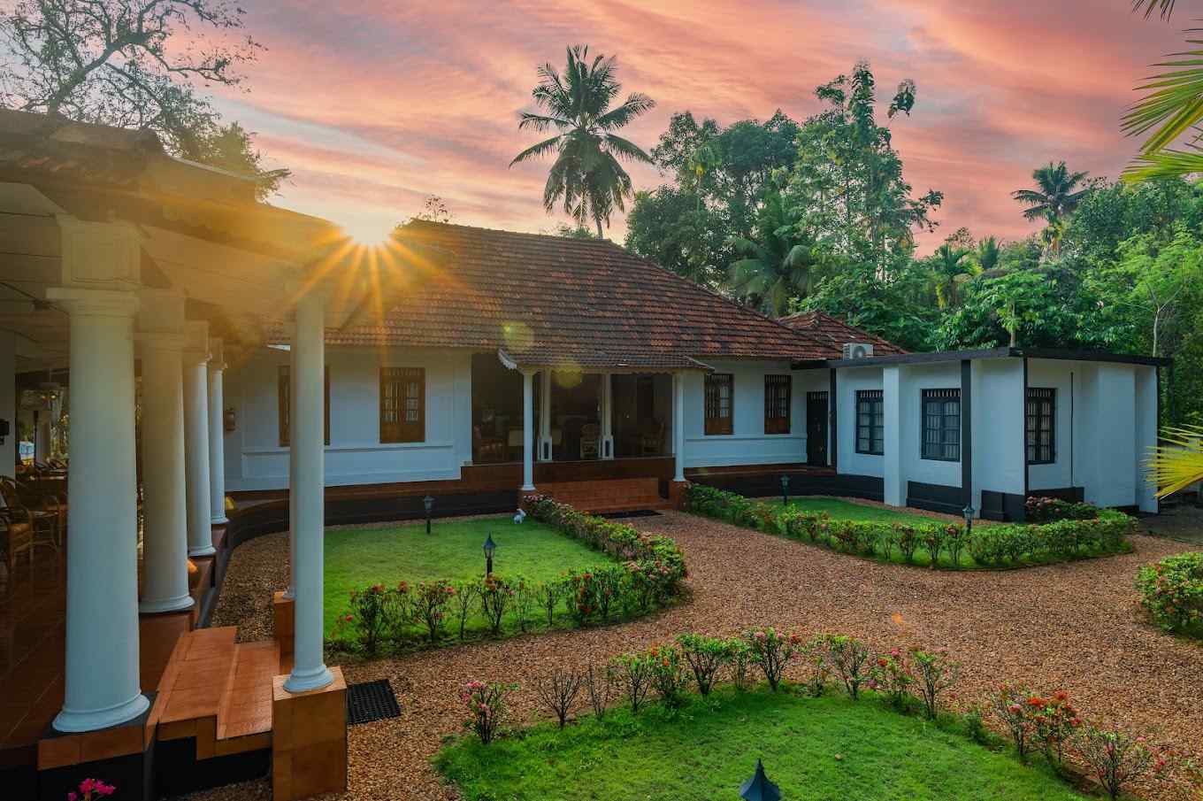 Wooden Heritage House, Kumarakom Kerala | video