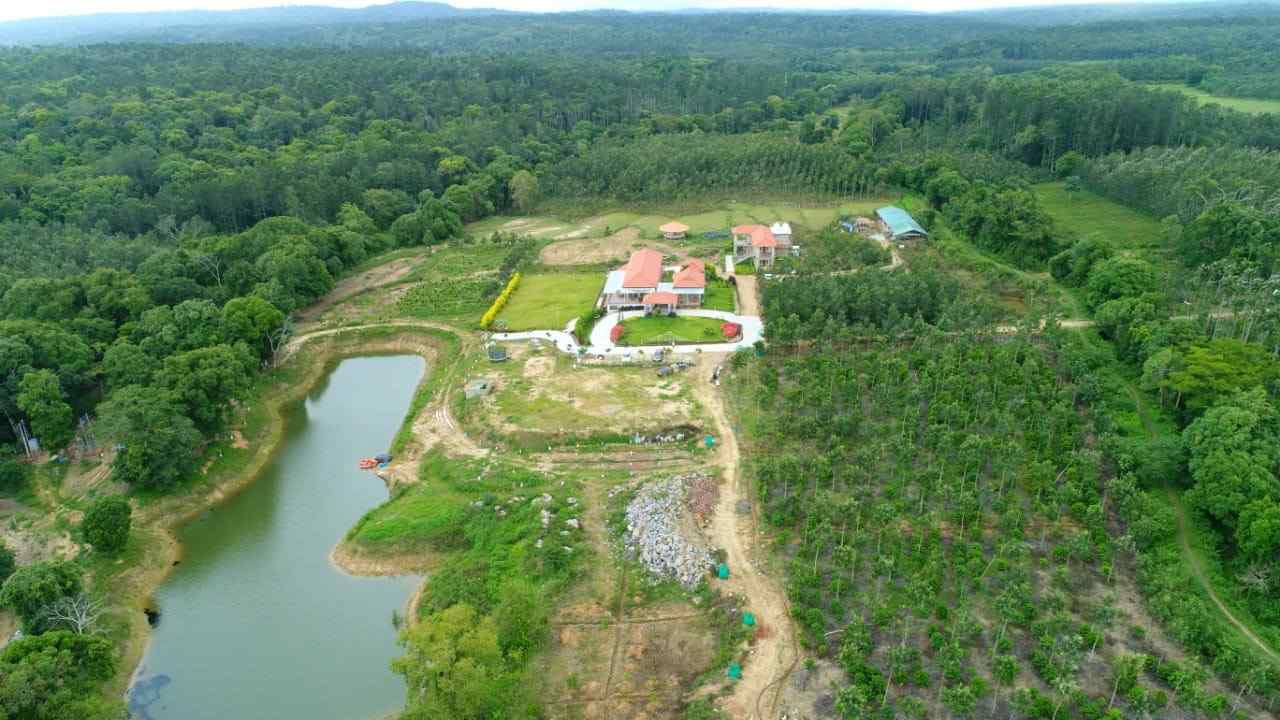 Lakeside Retreat-image-3