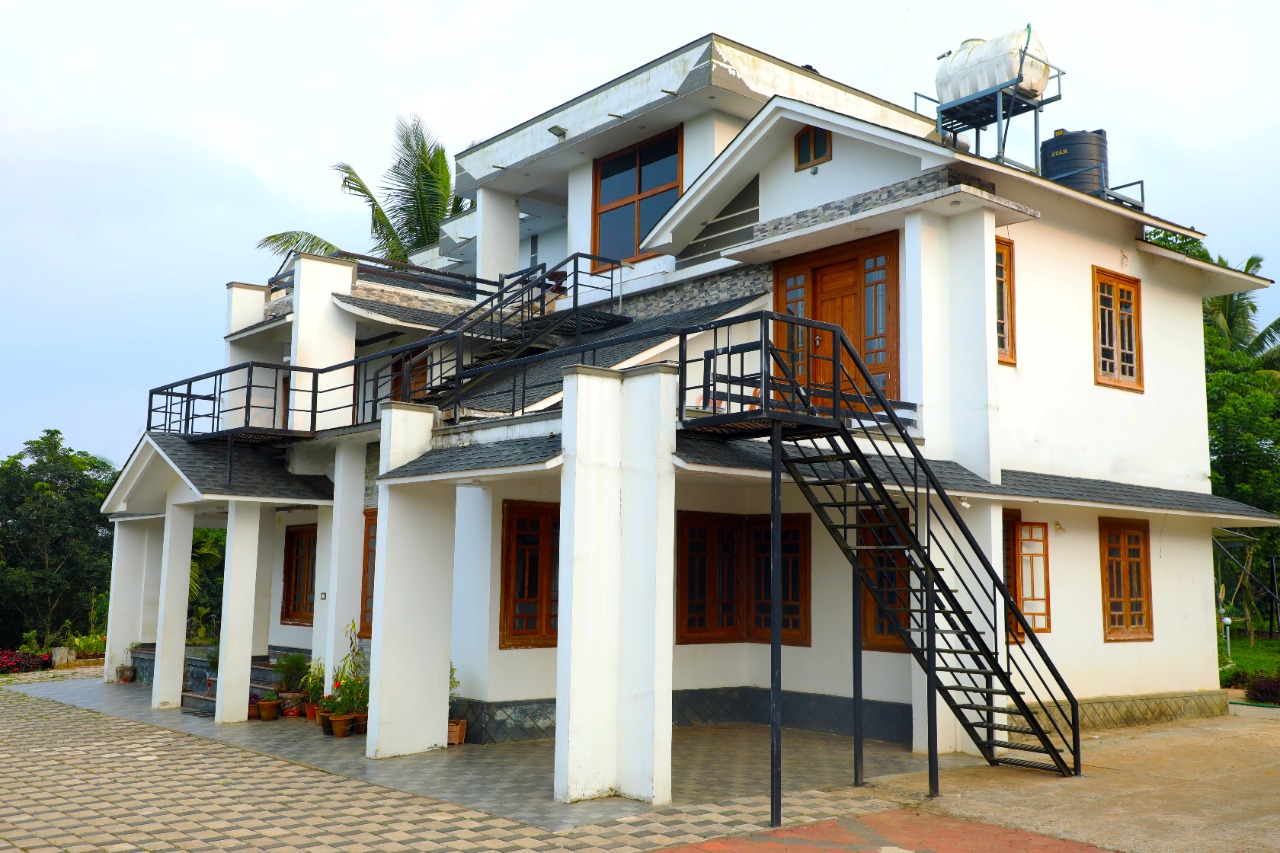 Peak Point House-image-3