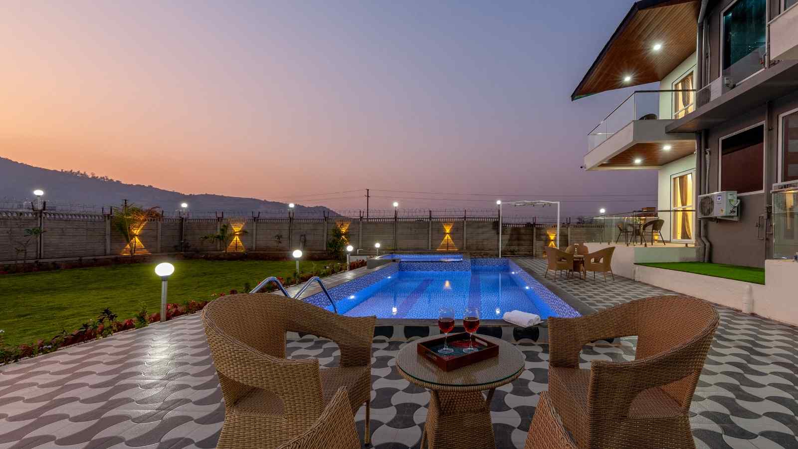 SkyCrest Villa, Lonavala Maharashtra | video