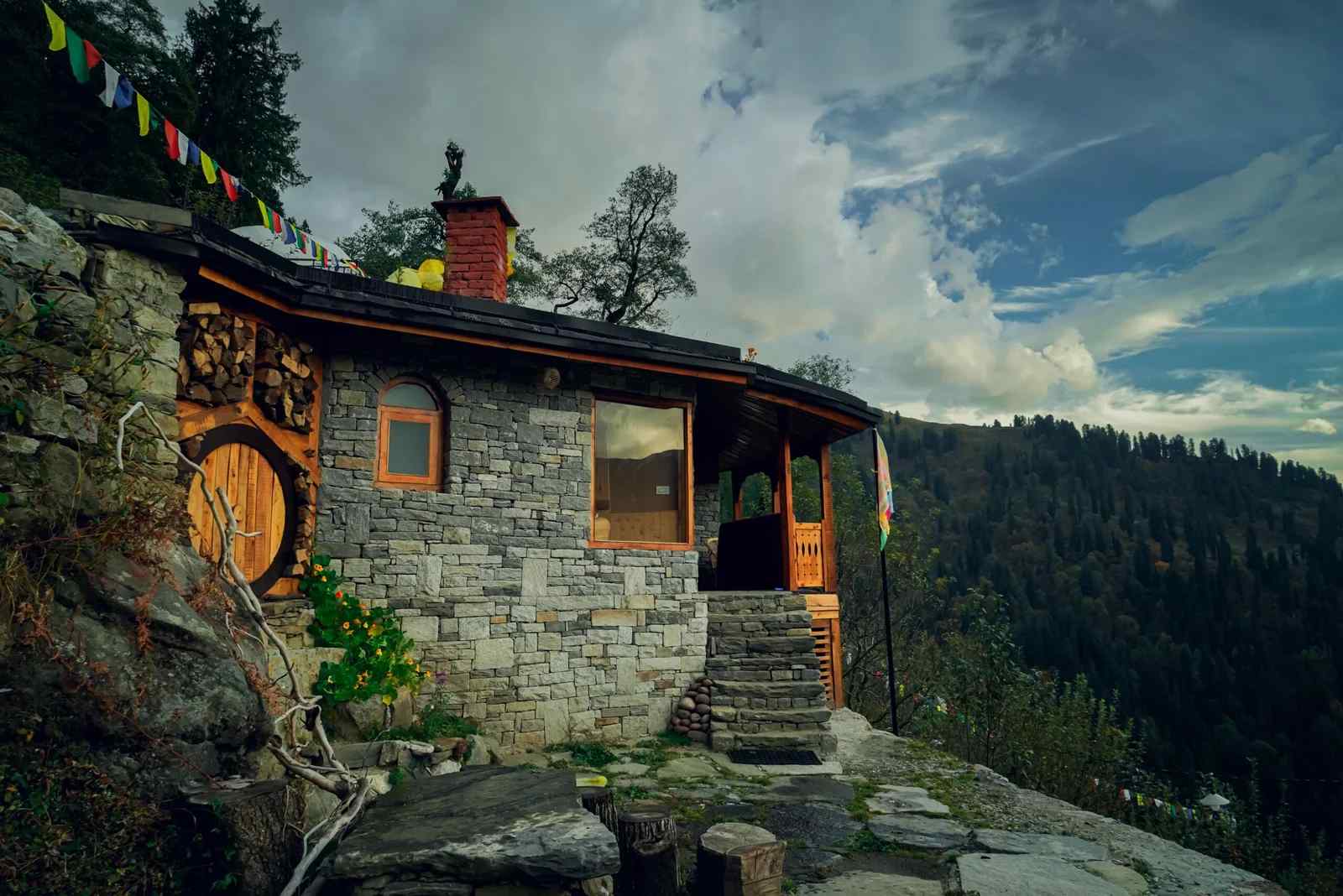 Burrow in the Hills, Manali Himachal Pradesh | video
