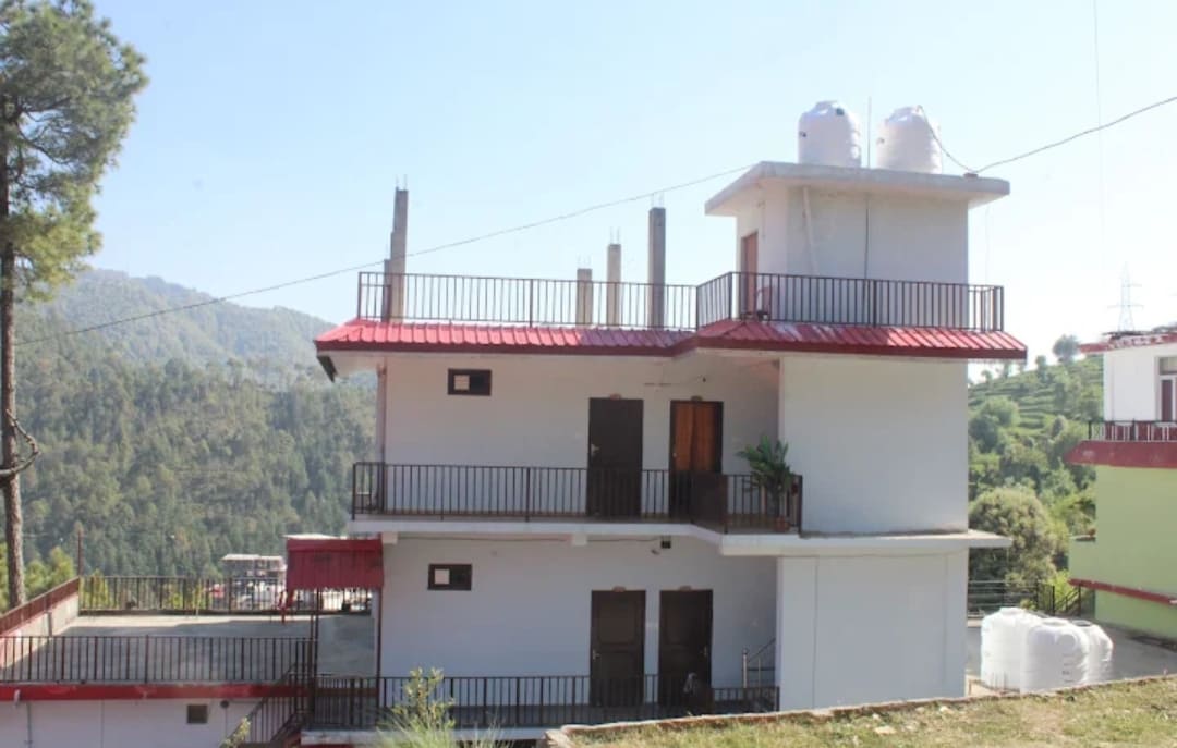Eagle's Eye Inn, Dalhousie Himachal Pradesh | video
