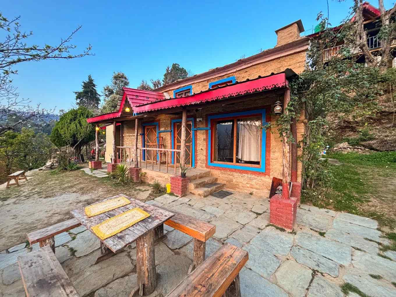 Mud & Pine Stay, Mukteshwar Uttarakhand | video