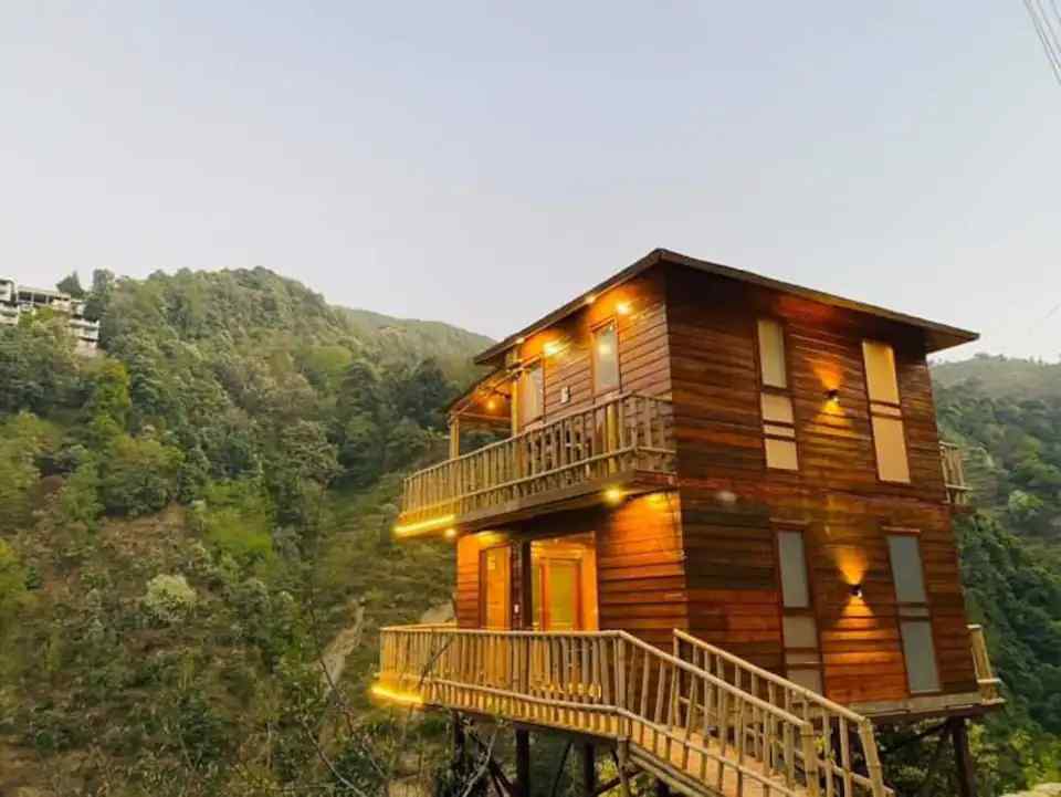 Hillside Treehouse, Ramgarh Uttarakhand | video