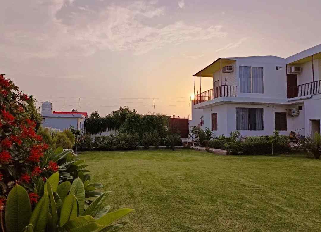 Farmhouse Escape, Gurugram Haryana | video