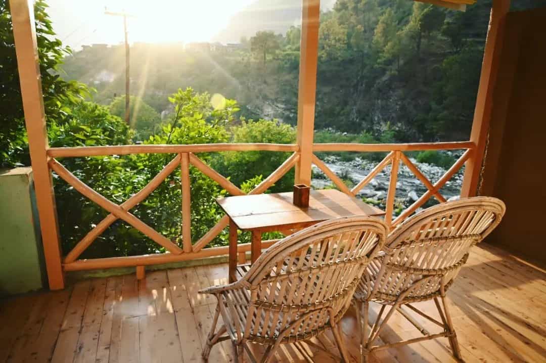 RiverView Homestay, Tirthan valley Himachal Pradesh | video