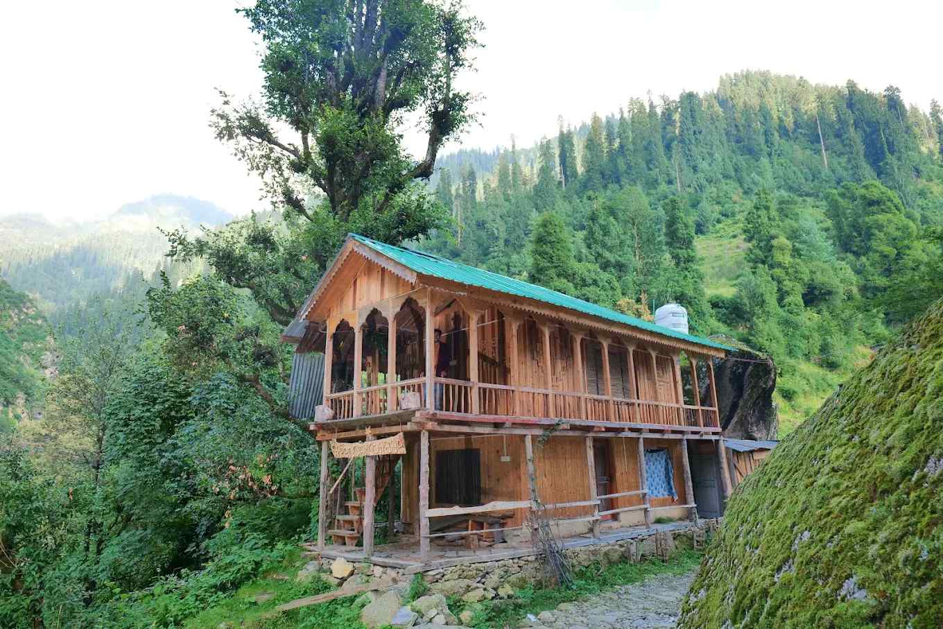 The Woodland Nook, Bathad Himachal Pradesh | video