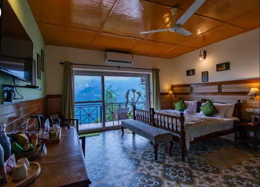 Scenic Mountain View Escape in Dharamshala-image-2