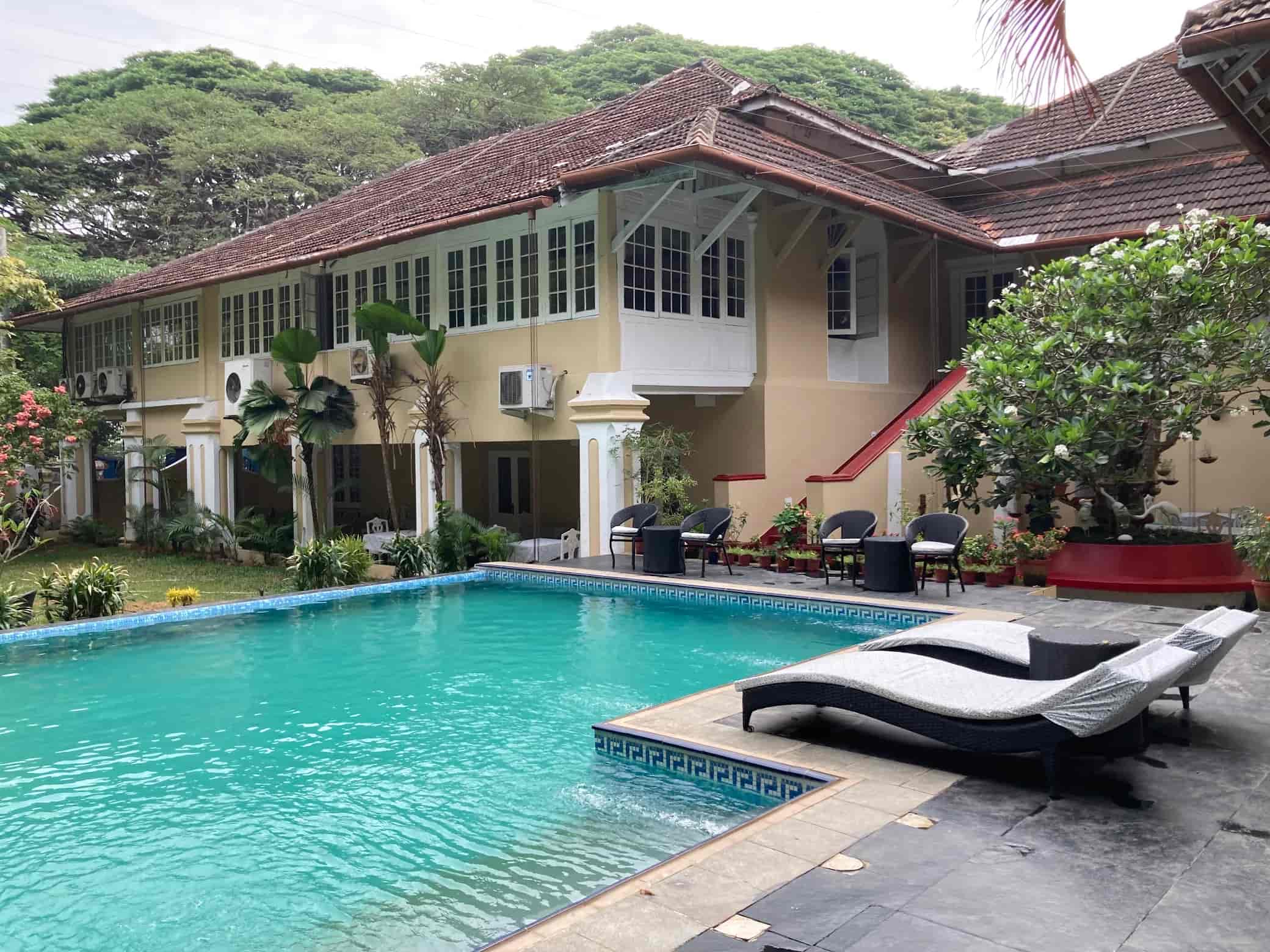 Vintage Coastal Heritage Stay-image-1