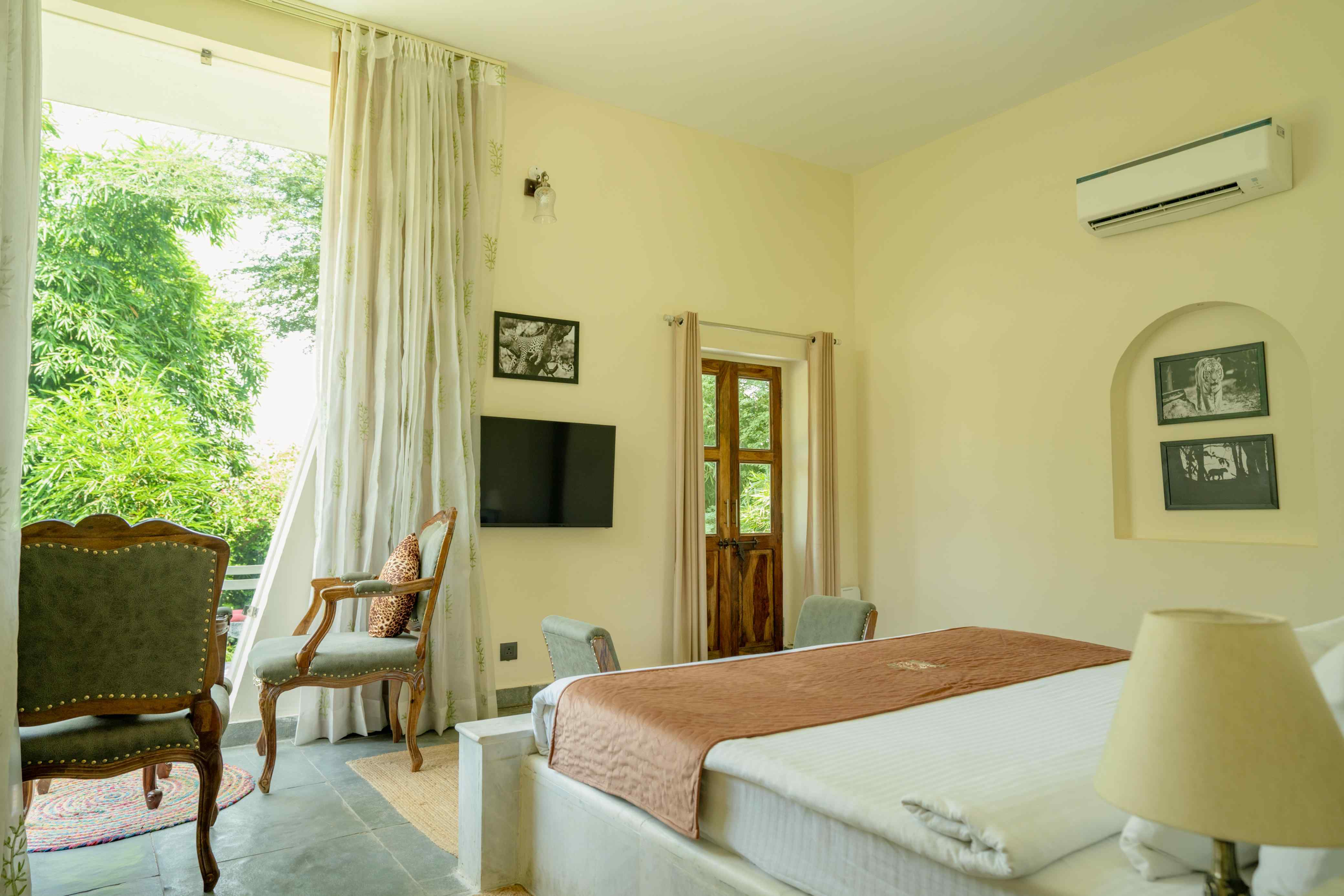 Luxury Jungle Stay With Pool in Aravalli Hills-image-3