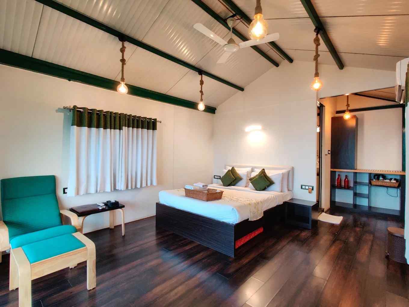 Lake & Leaf Cottages-image-2