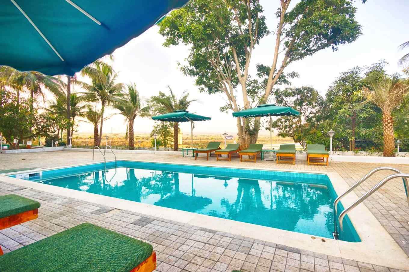 Lake & Leaf Cottages-image-3