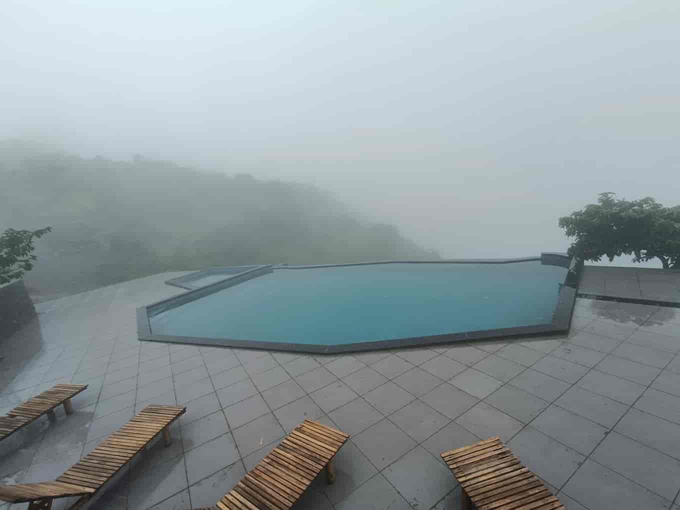 Boutique Mountain Stay with Infinity Pool-image-2
